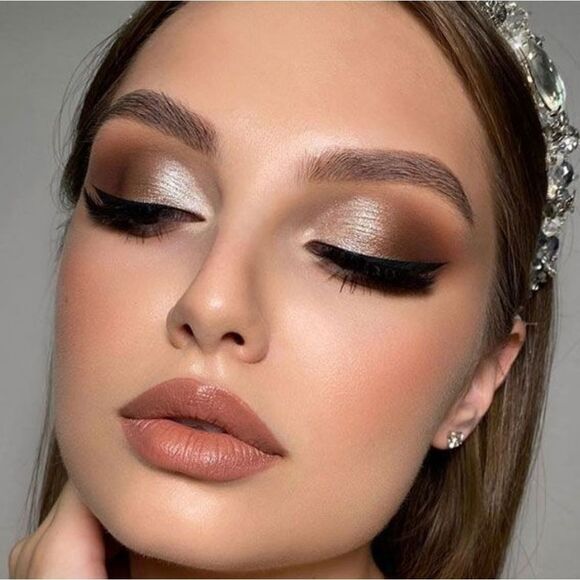 Bobbi Brown Luxe Matte Lipstick in Beige Dew - Picture 7 of 17